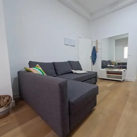 Anna Apartment *